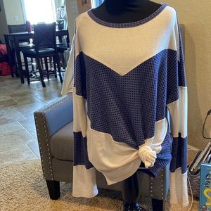 NWT Hayley & Co dolman sleeve top! 💙